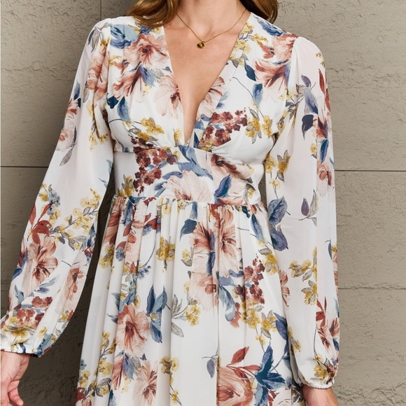 NEW HYFVE OnTheLand Good Day Chiffon Floral Print Long Sleeve Maxi Dress - Picture 3 of 5